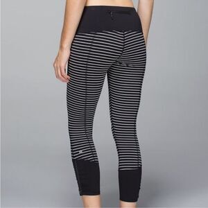 Lululemon parallel striped runday crop black white striped RARE size 6